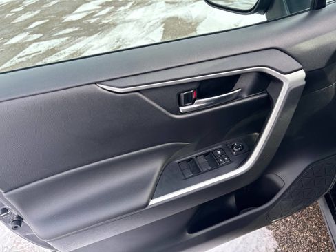 Used 2021 Toyota RAV4 XLE image 33