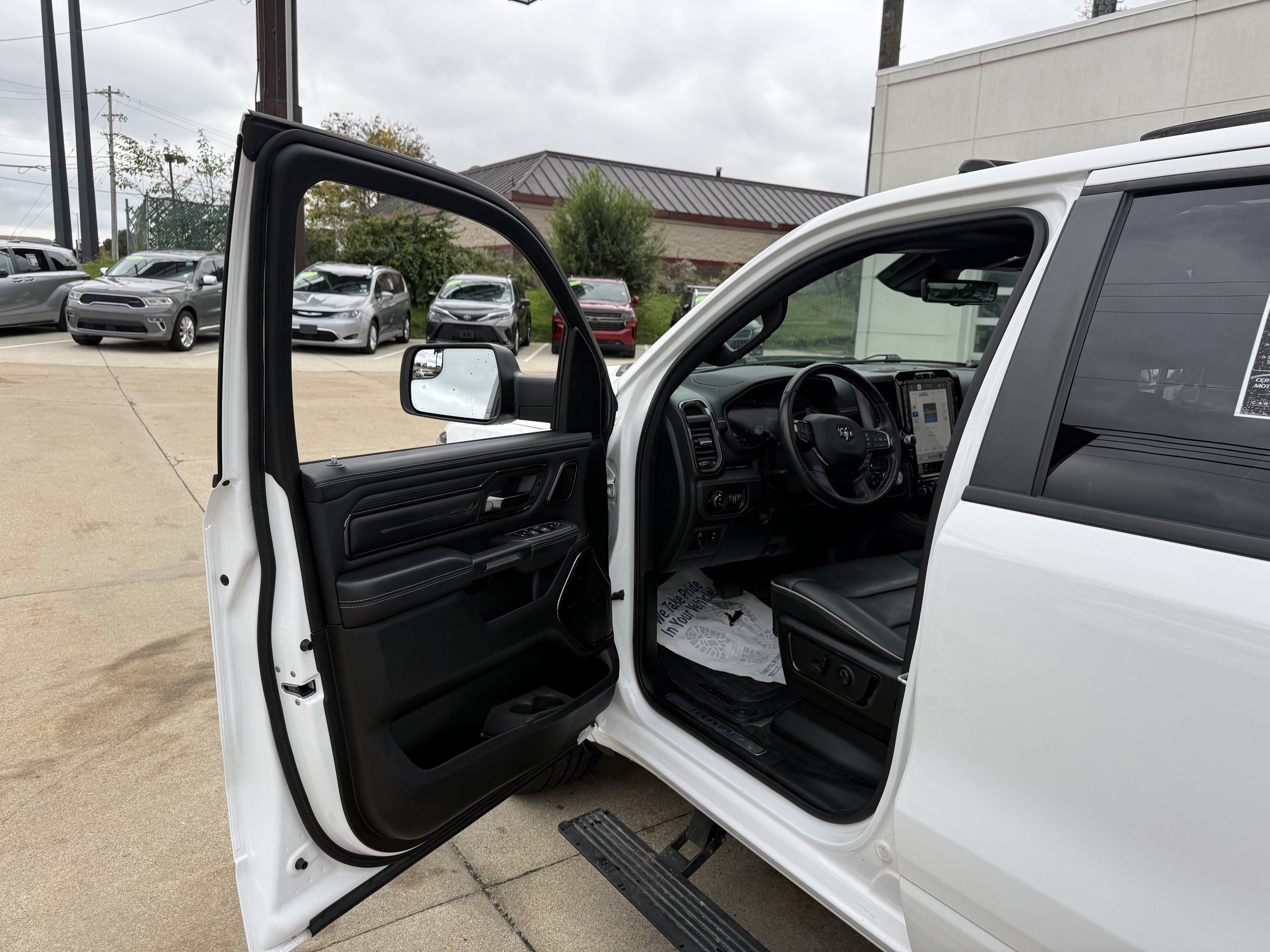 Used 2023 RAM 1500 Limited AWD/4WD image 11