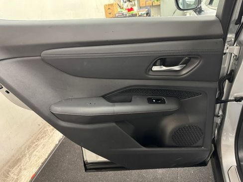 Used 2024 Nissan Ariya AWD image 16