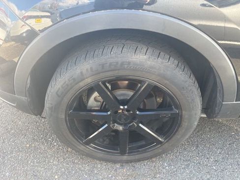 Used 2018 Ford Explorer XLT w/ Equipment Group 202A image 5