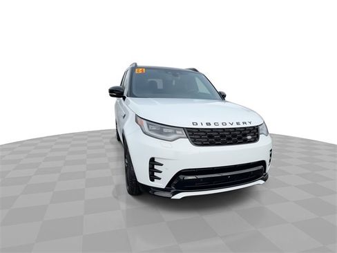 Used 2024 Land Rover Discovery Dynamic SE image 3