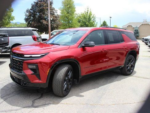 Used 2026 Chevrolet Traverse RS w/ LPO, Floor Liner Package AWD/4WD image 1