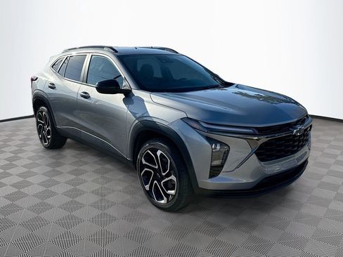 Used 2024 Chevrolet Trax RS w/ Driver Confidence Package image 3