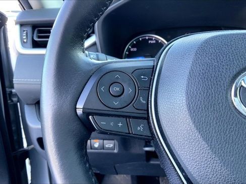 Used 2021 Toyota RAV4 XLE Premium image 17