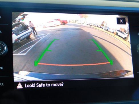 Used 2022 Volkswagen Taos SE w/ Panoramic Sunroof Package image 27