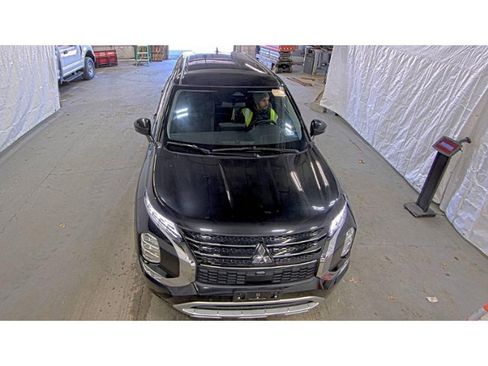 Used 2024 Mitsubishi Outlander SE image 2