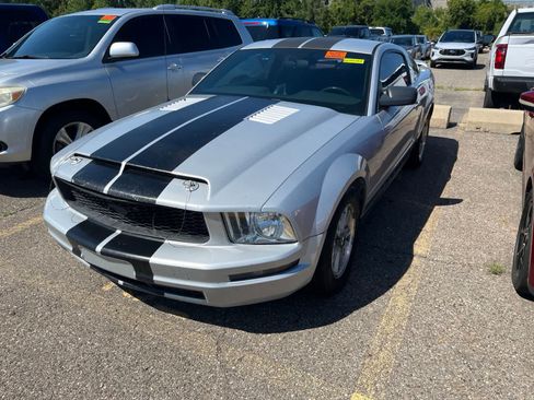 Used 2006 Ford Mustang Coupe RWD image 3