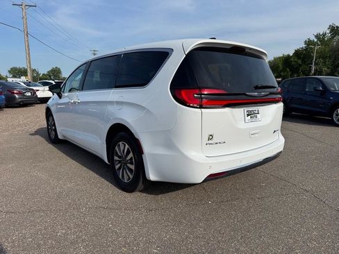 Used 2024 Chrysler Pacifica Limited FWD image 7