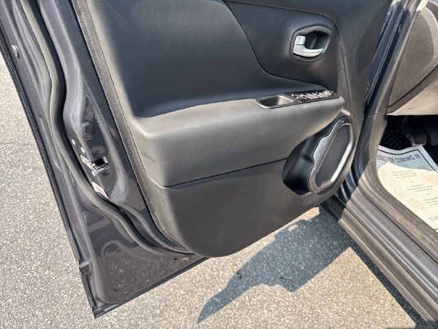 Used 2023 Jeep Renegade Limited w/ Sun/Sound Group AWD/4WD image 10