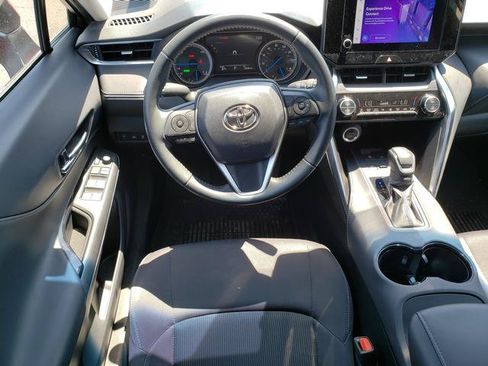 Used 2024 Toyota Venza LE AWD/4WD image 17