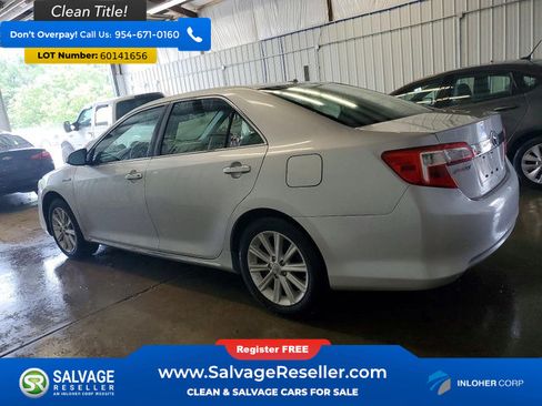 Used 2012 Toyota Camry XLE w/ Leather Pkg FWD image 3