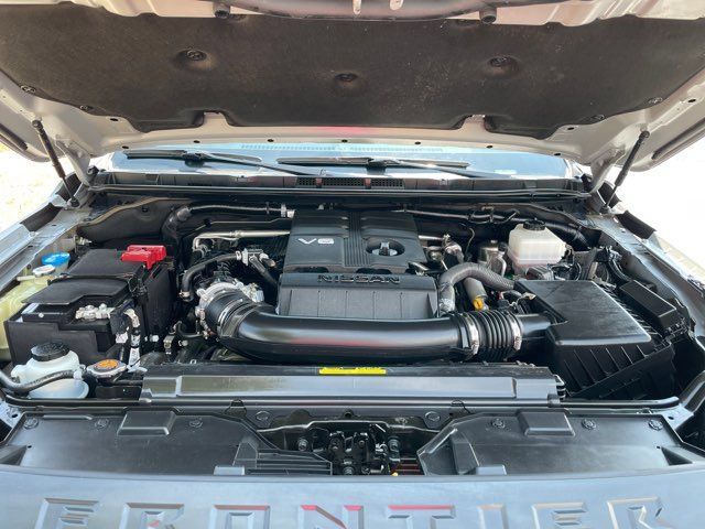 Used 2023 Nissan Frontier PRO-4X w/ Pro-4X Premium Package AWD/4WD image 2