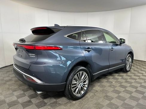 Used 2022 Toyota Venza Limited image 3