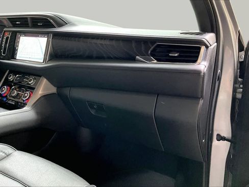 Used 2023 GMC Yukon Denali RWD image 18