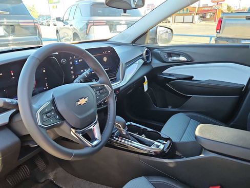 Used 2026 Chevrolet Trax LT w/ Driver Confidence Package FWD image 10