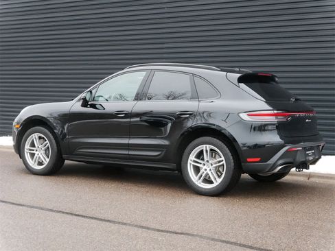 Used 2025 Porsche Macan image 3