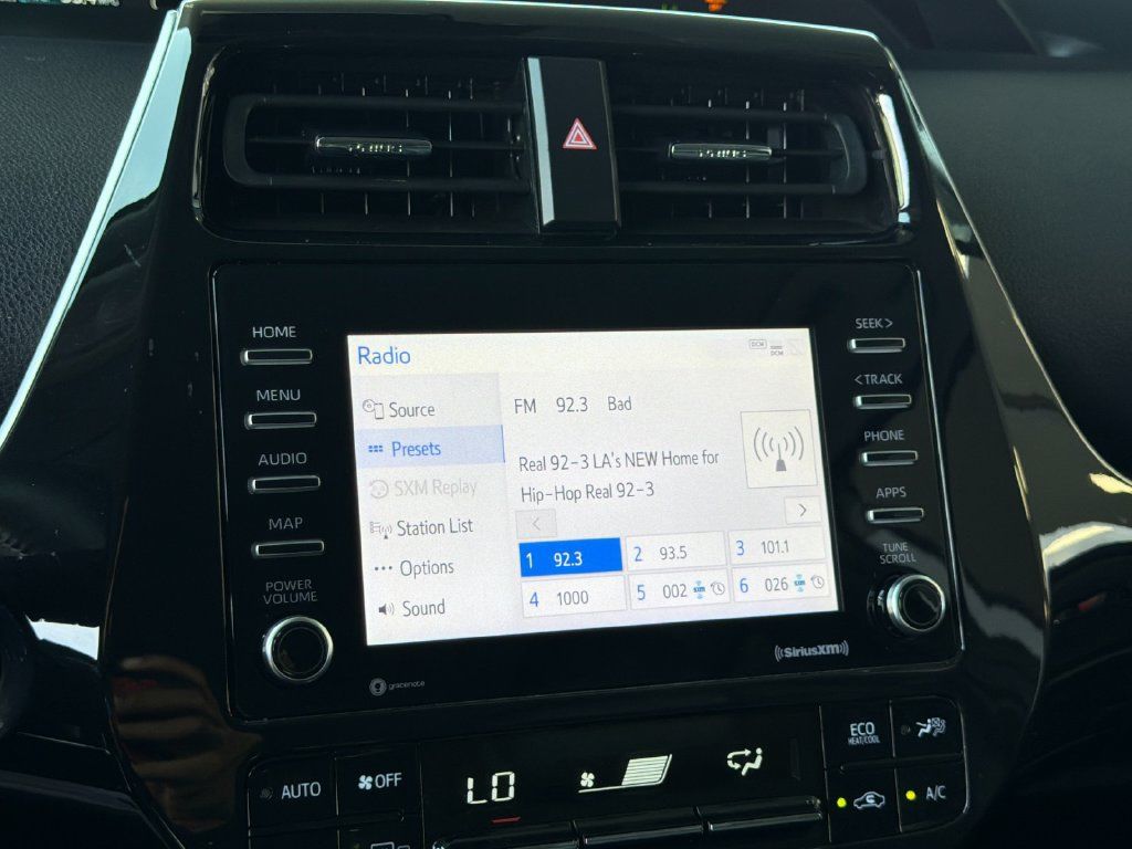 Used 2022 Toyota Prius FWD image 18