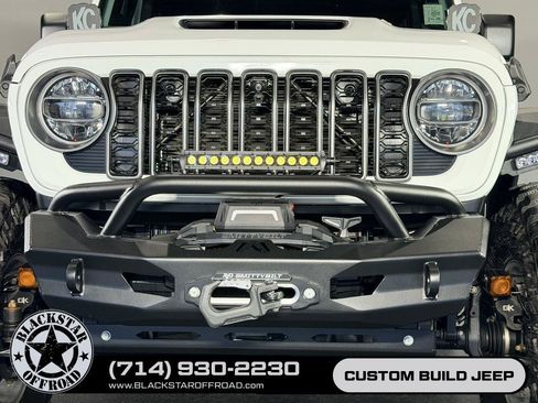 Used 2022 Jeep Wrangler Unlimited Rubicon w/ Trailer Tow Package AWD/4WD image 4