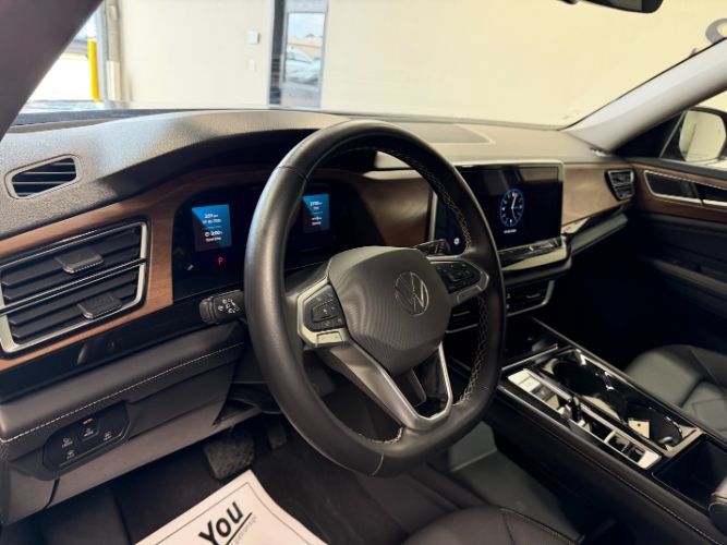 Used 2025 Volkswagen Atlas SE FWD image 14
