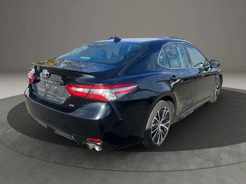 Used 2019 Toyota Camry SE image 5