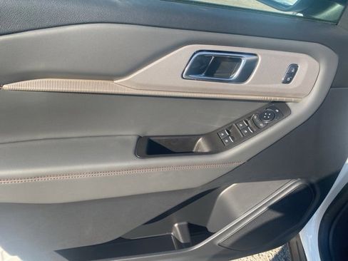 New 2025 Ford Explorer Active w/ Active Comfort Package image 17