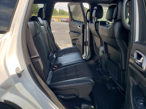 Used 2019 Jeep Grand Cherokee Altitude RWD image 30