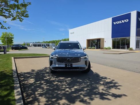 Used 2025 Volvo XC90 B6 Plus AWD/4WD image 3