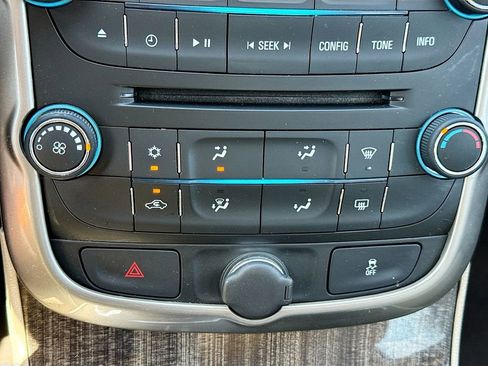 Used 2015 Chevrolet Malibu LT image 18