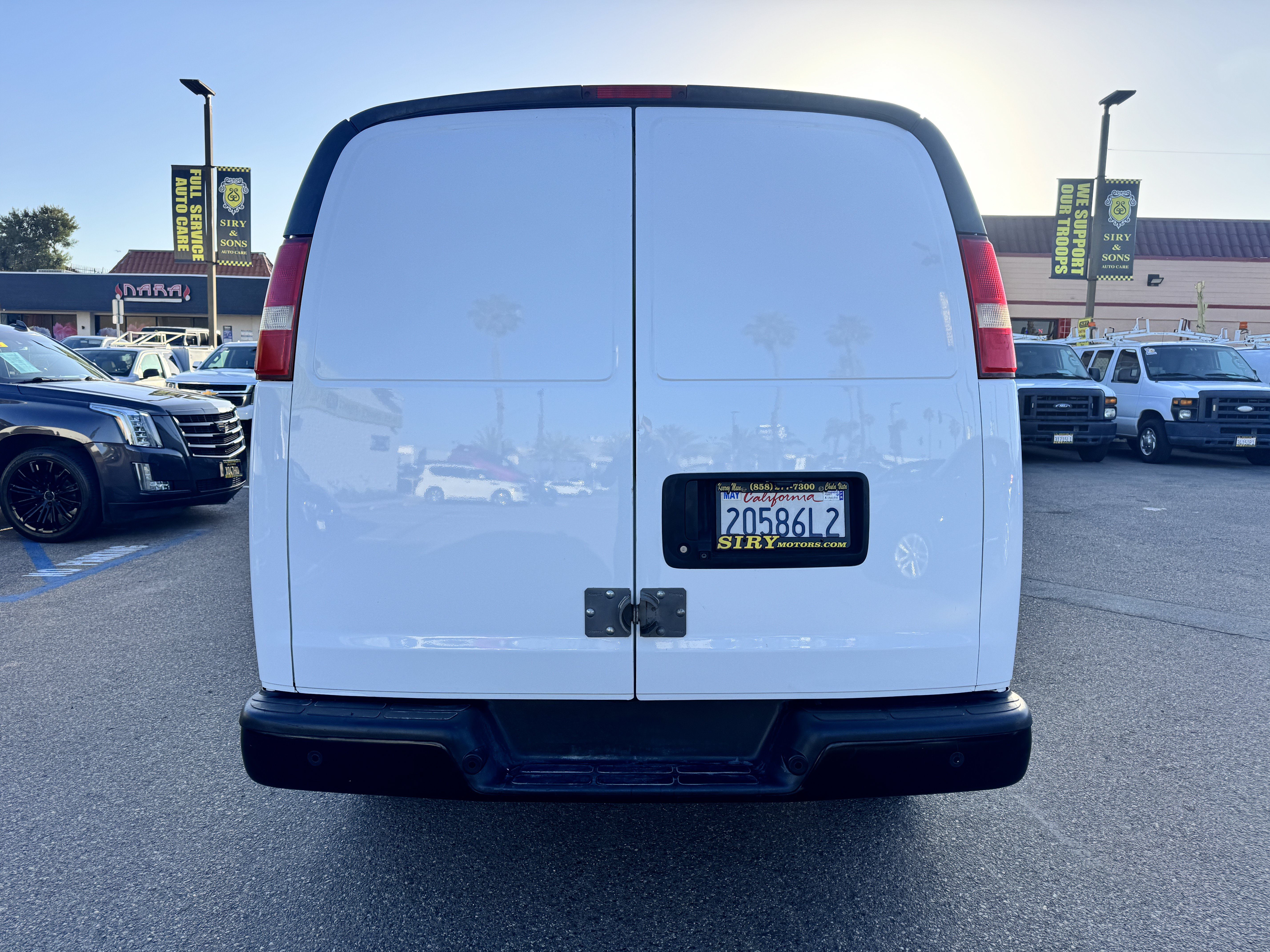 Used 2018 Chevrolet Express 3500 Extended w/ Driver Convenience Package RWD image 6