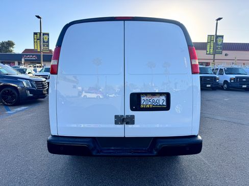 Used 2018 Chevrolet Express 3500 Extended w/ Driver Convenience Package RWD image 6
