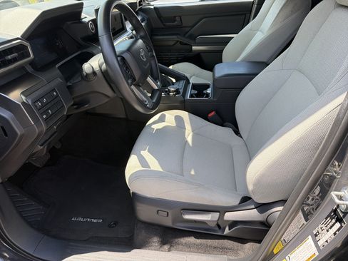 Certified 2025 Toyota 4Runner SR5 AWD/4WD image 18