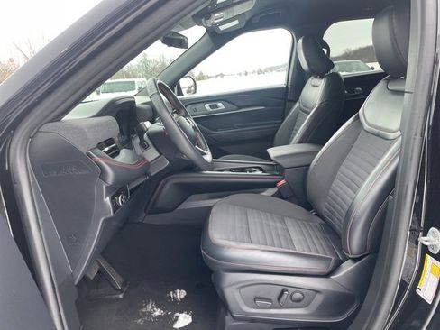 Used 2025 Ford Explorer ST-Line w/ ST-Line Street Pack image 8