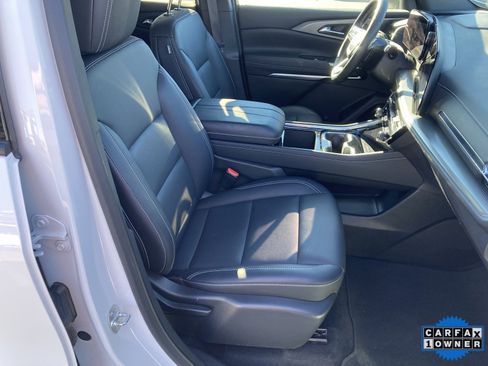 Used 2025 Chevrolet Traverse LT image 32