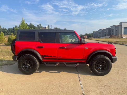 Used 2022 Ford Bronco Wildtrak image 3