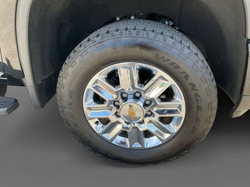 Used 2024 Chevrolet Silverado 2500 High Country w/ High Country Premium Package AWD/4WD image 14