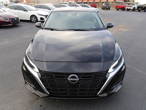 Used 2025 Nissan Altima 2.5 SV image 3