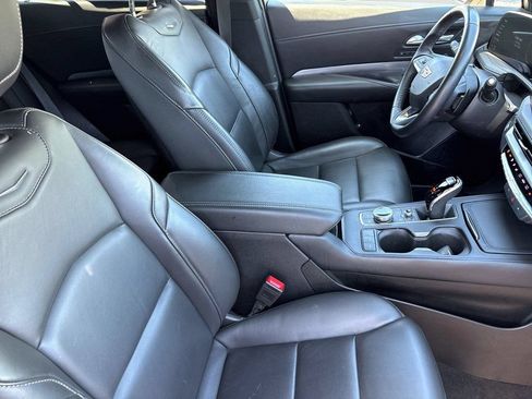 Used 2025 Cadillac XT4 Premium Luxury FWD image 10