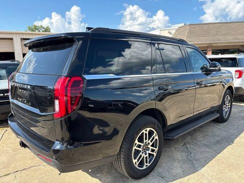 Certified 2025 Ford Expedition Active RWD image 2