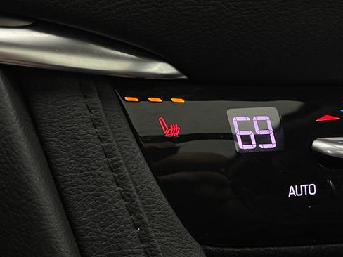 Used 2017 Cadillac XT5 Luxury w/ Driver Awareness Package AWD/4WD image 6
