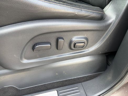 Used 2018 Nissan Titan SL w/ Chrome Package AWD/4WD image 13