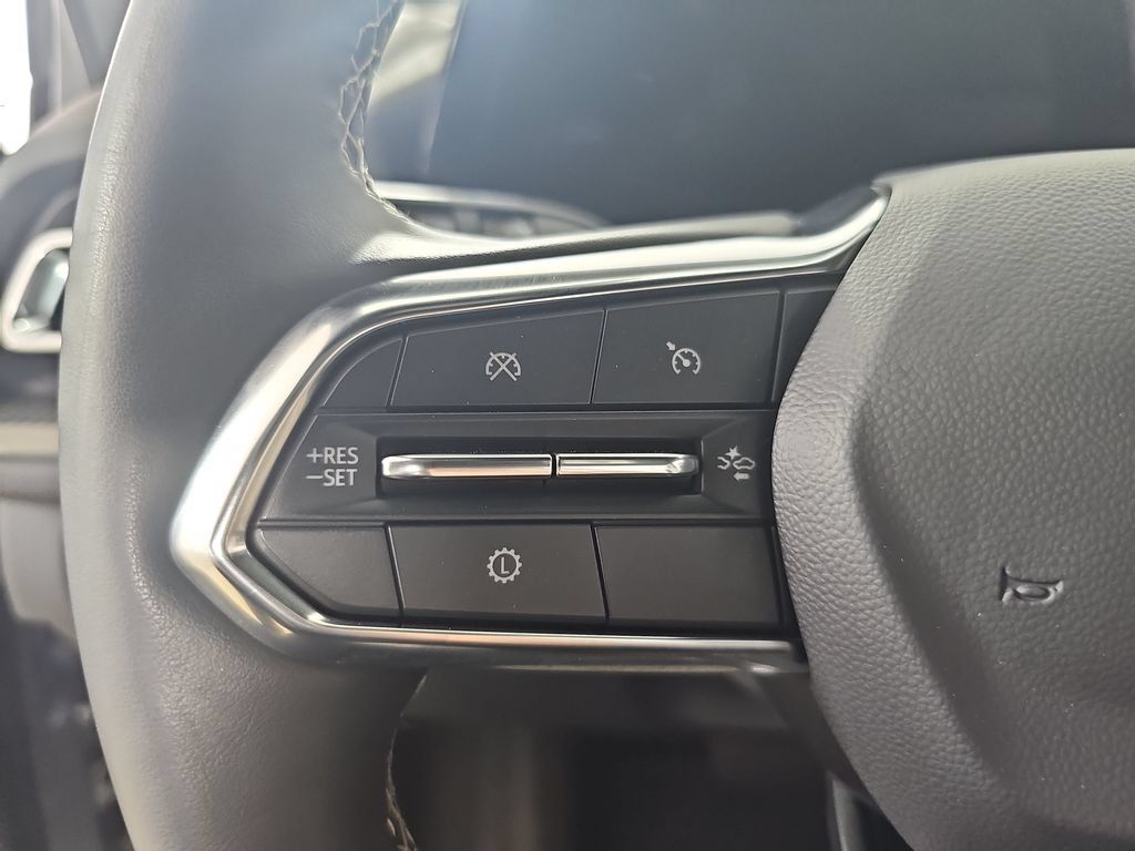 Used 2025 Chevrolet Traverse LT FWD image 23