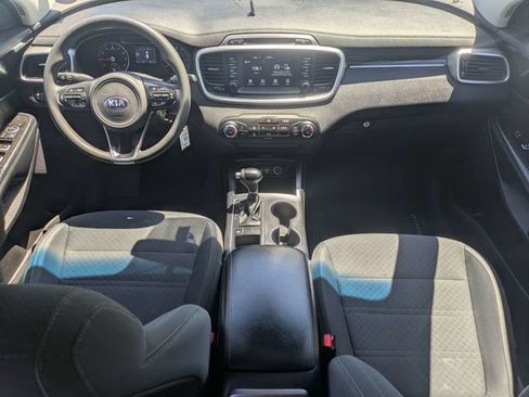 Used 2018 Kia Sorento FWD image 15
