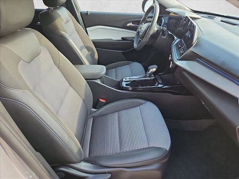 Certified 2025 Chevrolet Trax LT image 20