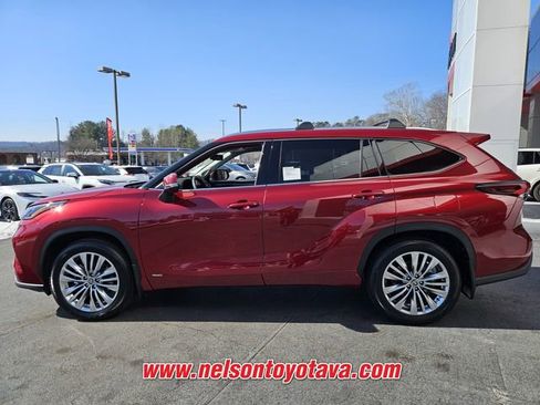 New 2026 Toyota Highlander Platinum image 4