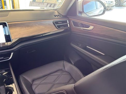 New 2026 Volkswagen Atlas SE image 25