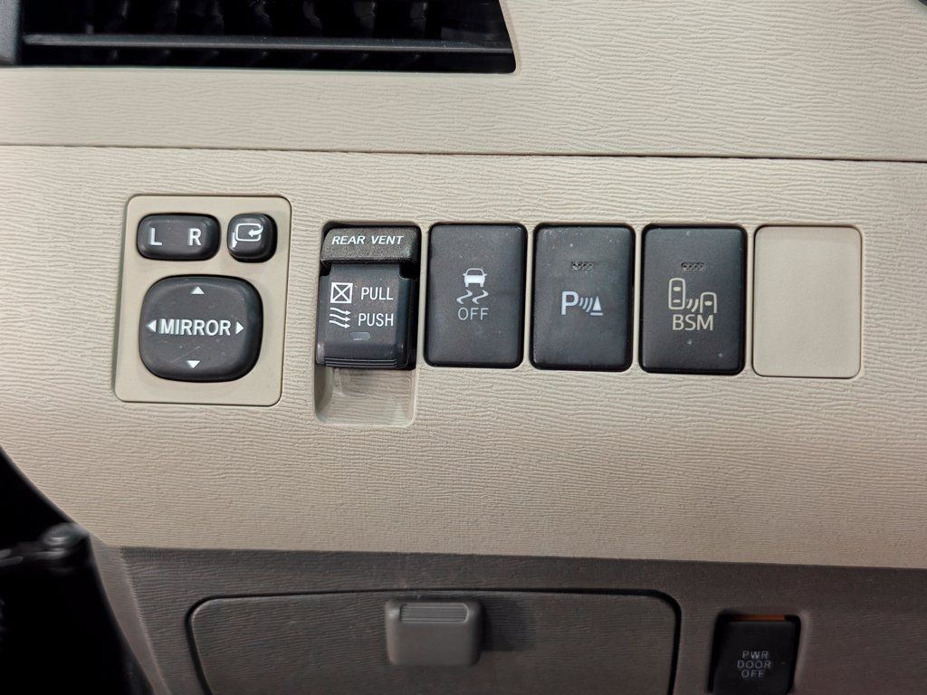 Used 2013 Toyota Sienna Limited w/ Premium Pkg AWD/4WD image 42
