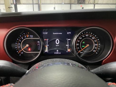 Used 2023 Jeep Gladiator Rubicon w/ LED Lighting Group AWD/4WD image 12