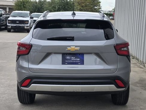 Used 2025 Chevrolet Trax LT w/ LT Convenience Package FWD image 7