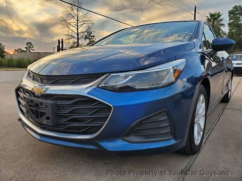Used 2019 Chevrolet Cruze LT image 3