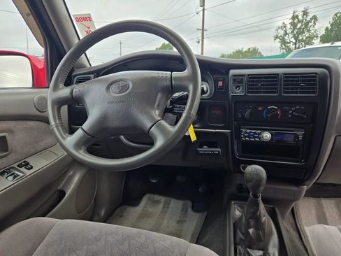 Used 2001 Toyota Tacoma S-Runner image 16